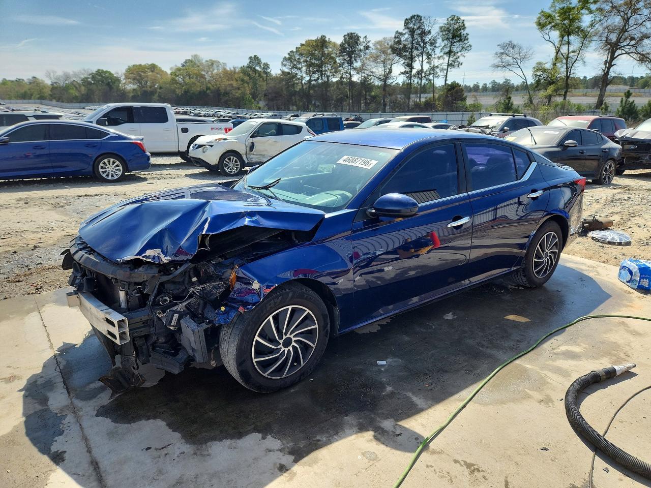 Salvage Nissan Altima Image