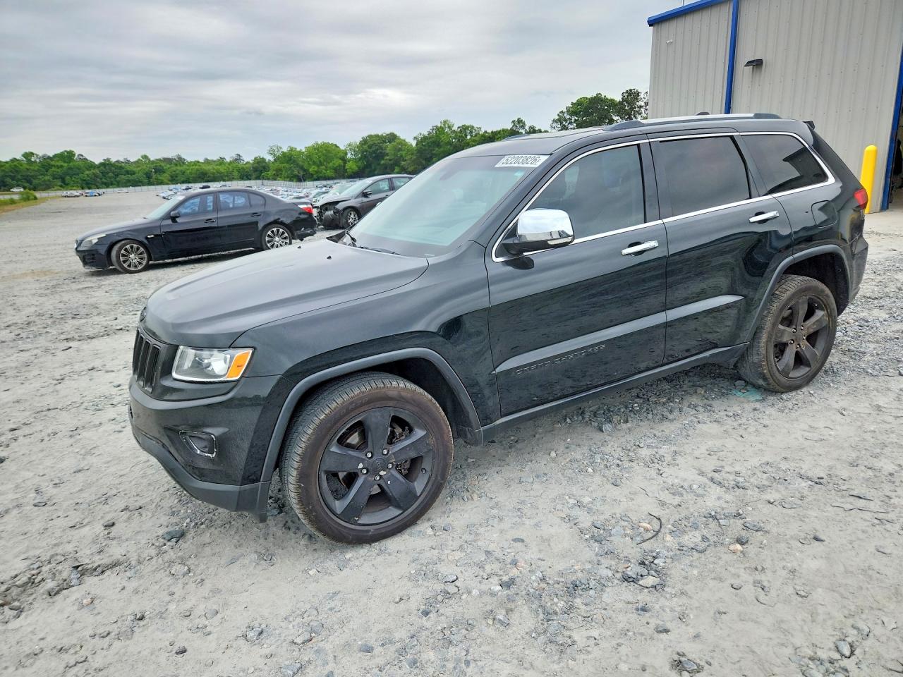 Salvage Jeep Cherokee Image