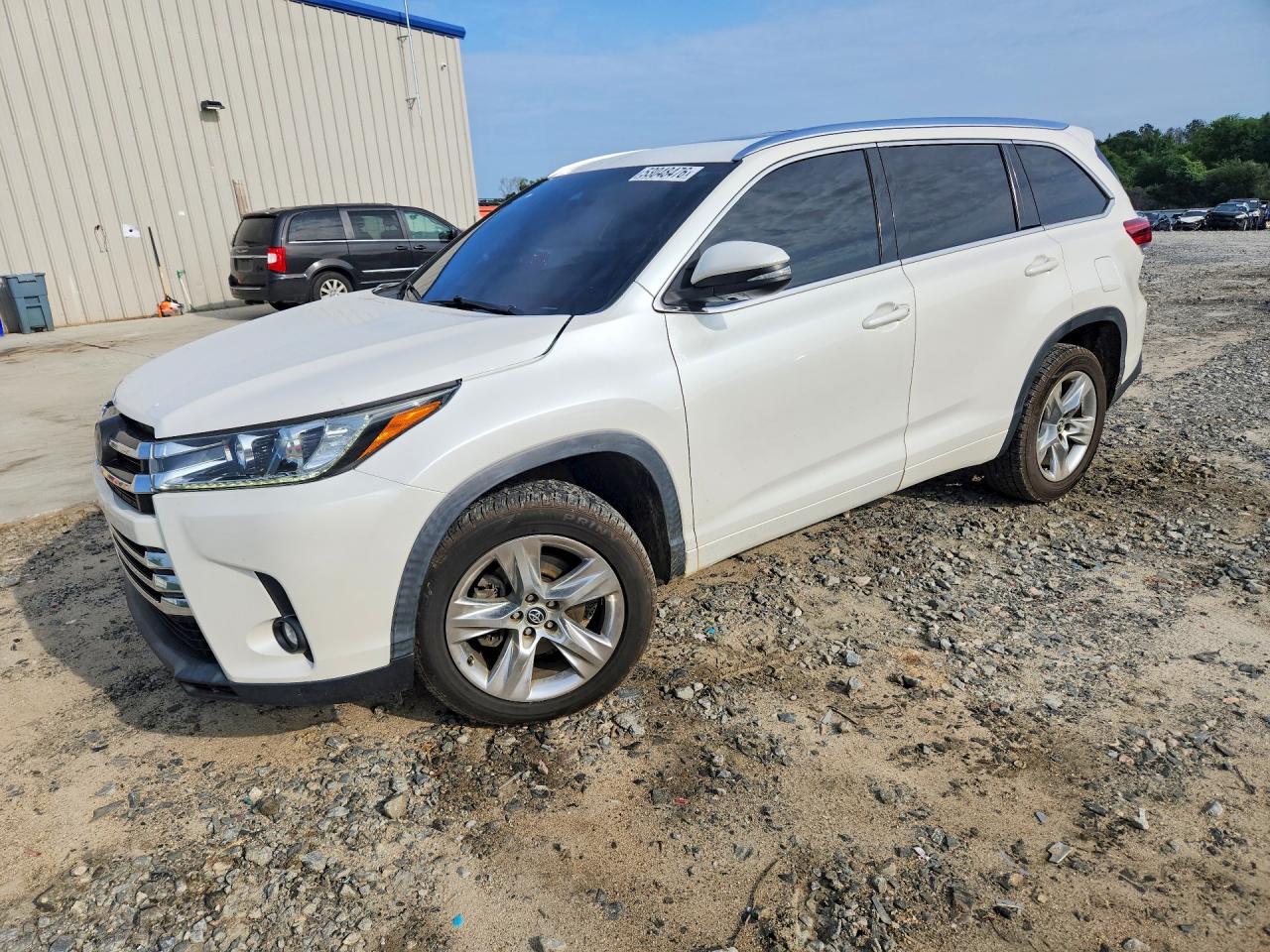 Salvage Toyota Highlander Image