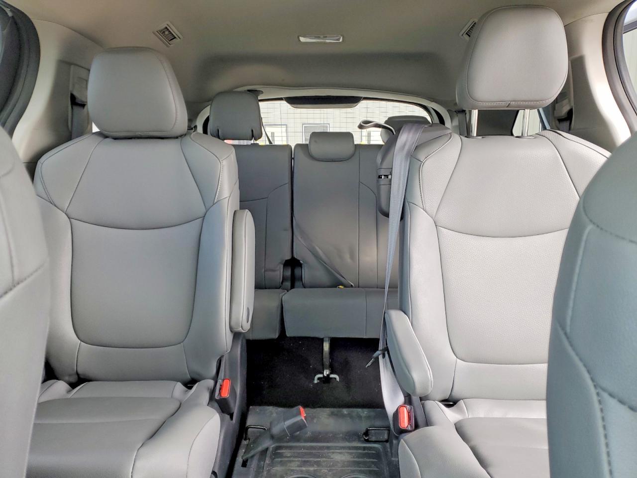 Toyota Sienna Xle 8-passenger