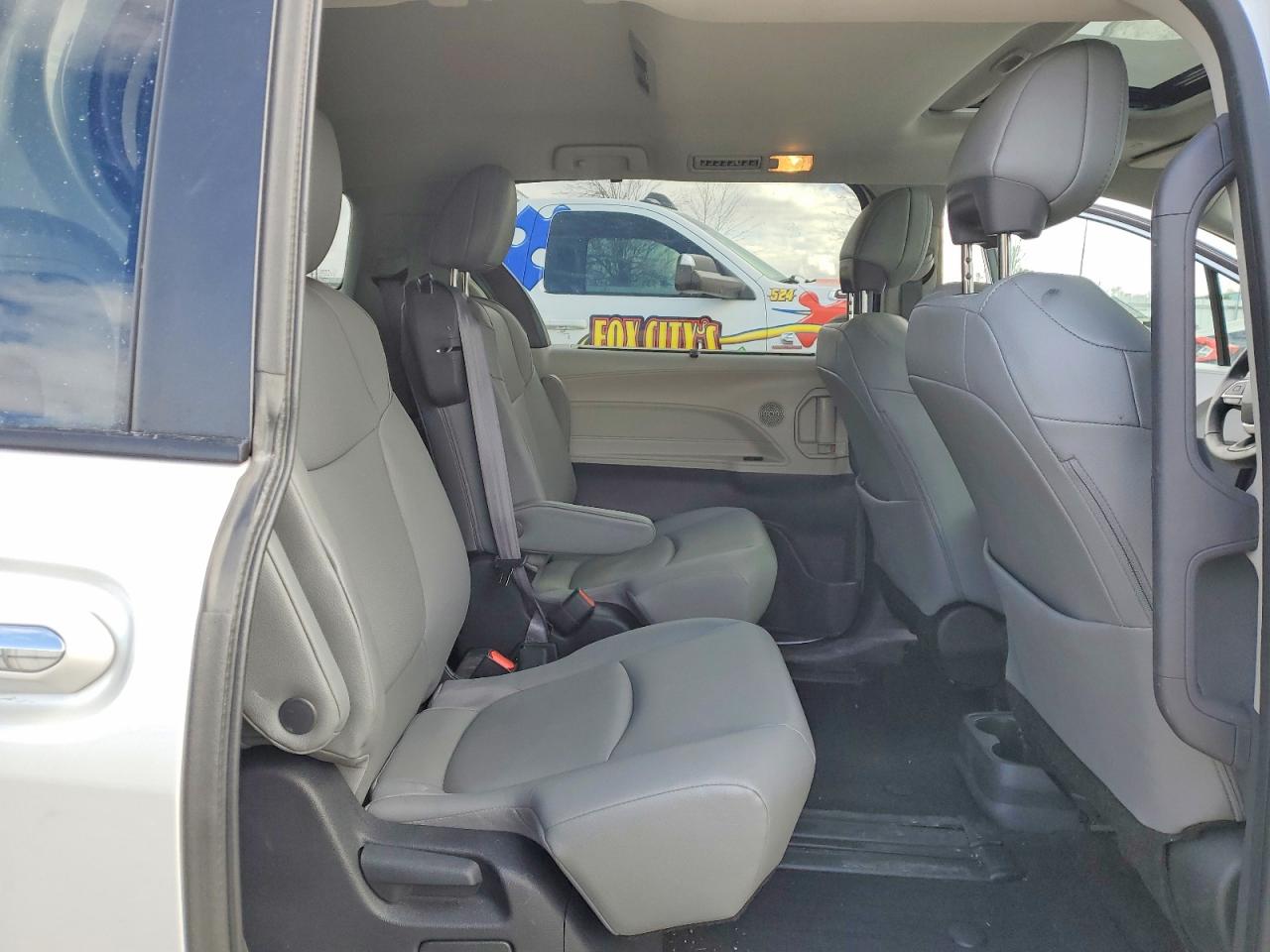 Toyota Sienna Xle 8-passenger