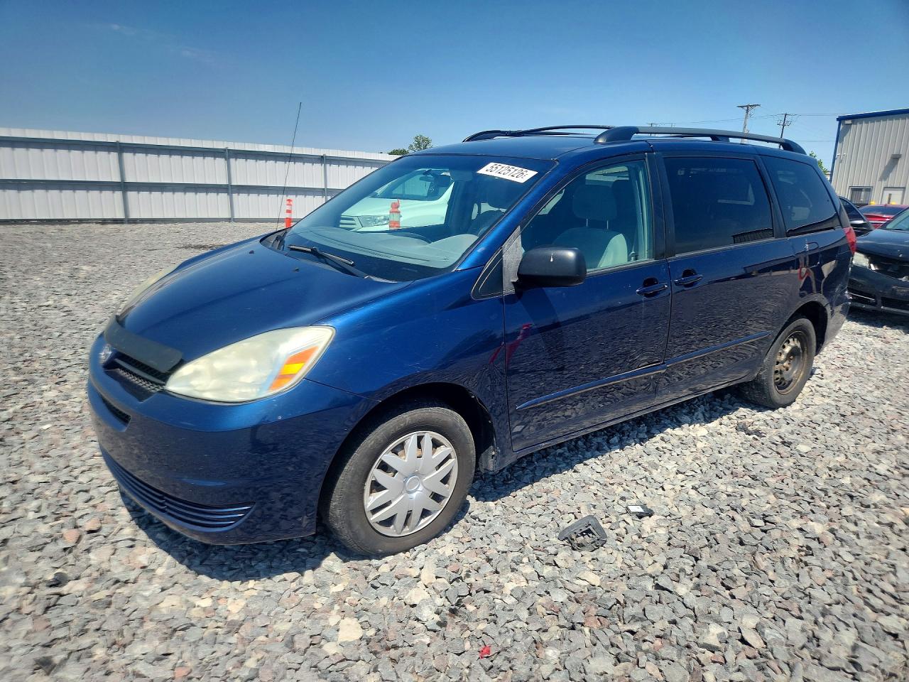 Salvage Toyota Sienna Image