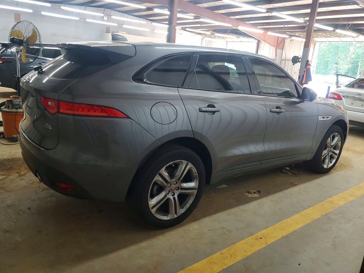 Jaguar F-PACE R - Sport