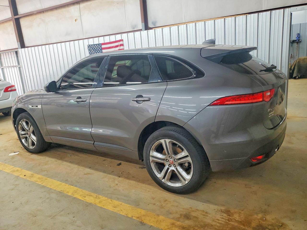 Jaguar F-PACE R - Sport