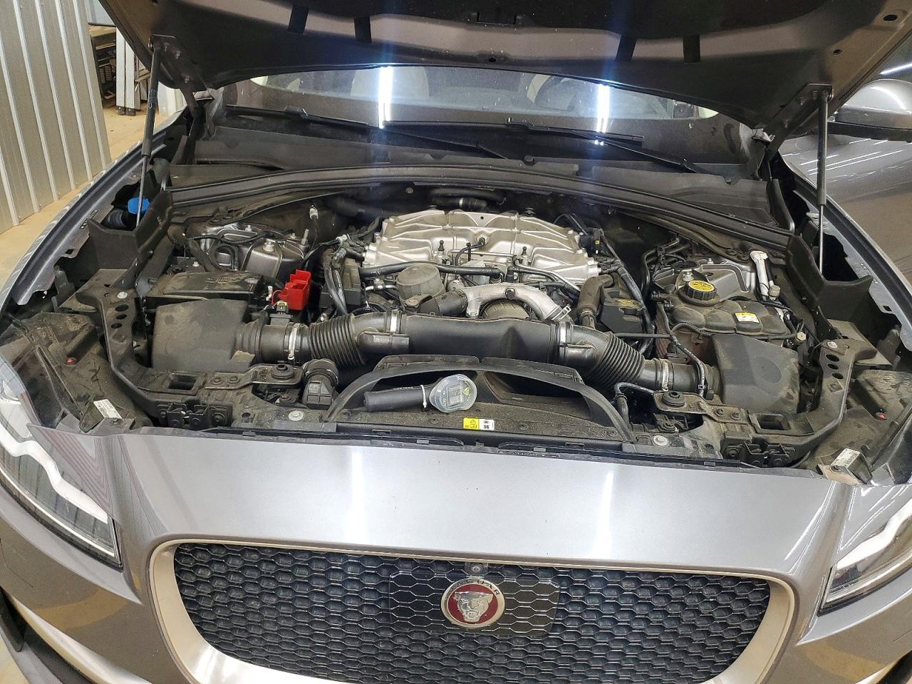 Jaguar F-PACE R - Sport
