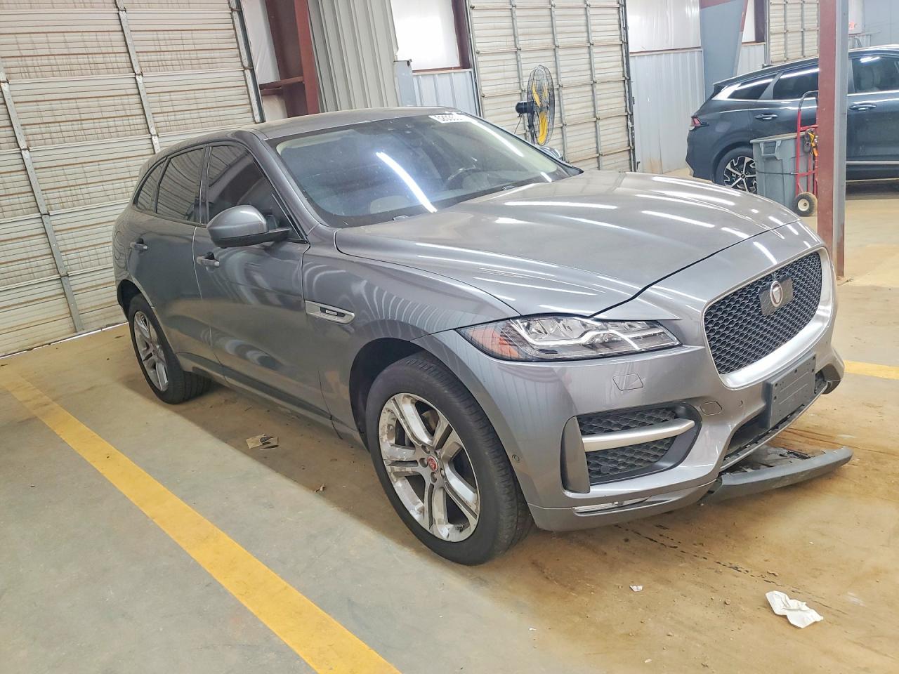Jaguar F-PACE R - Sport