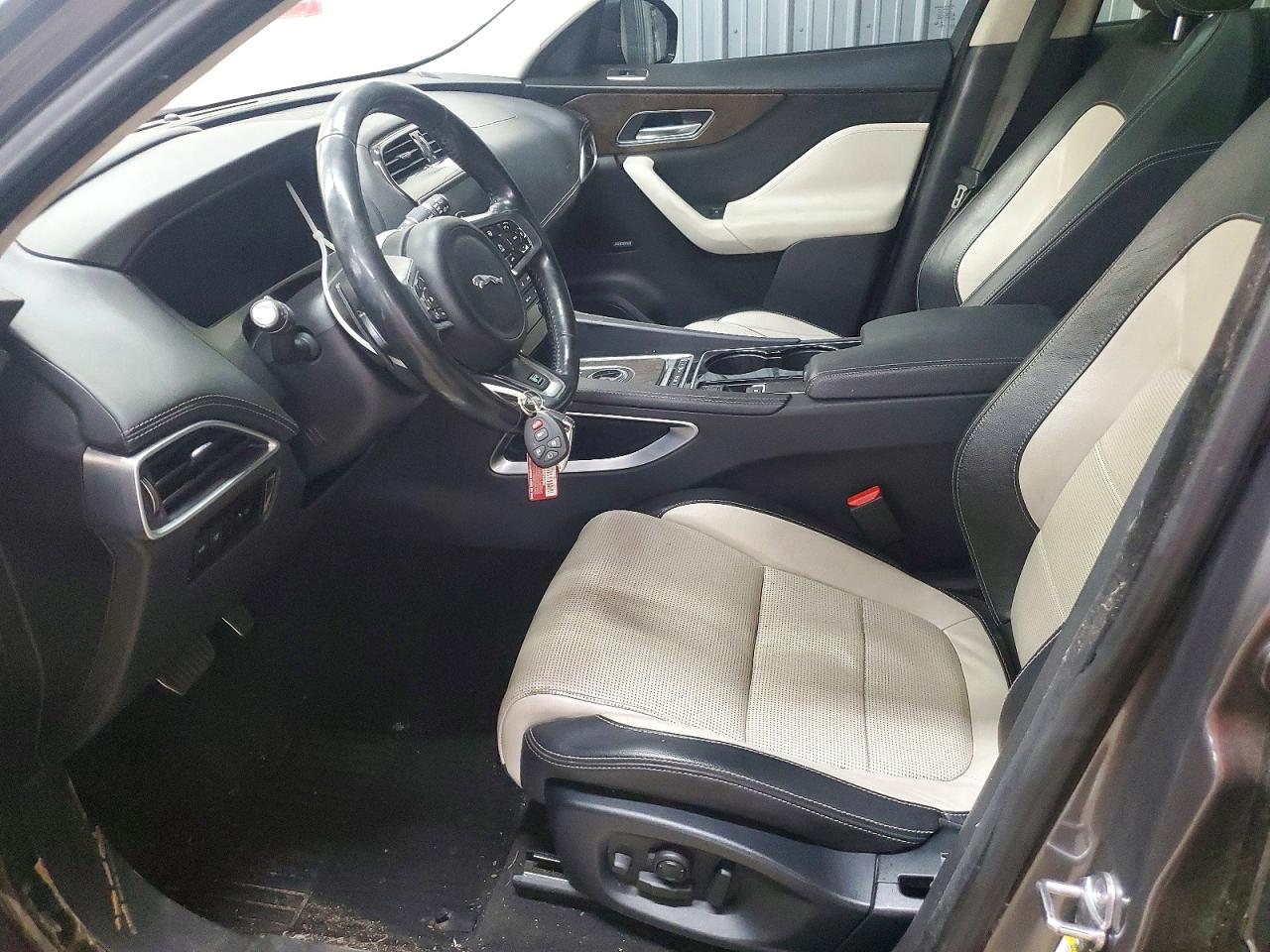 Jaguar F-PACE R - Sport