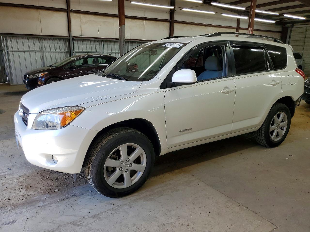 Salvage Toyota RAV4 Image