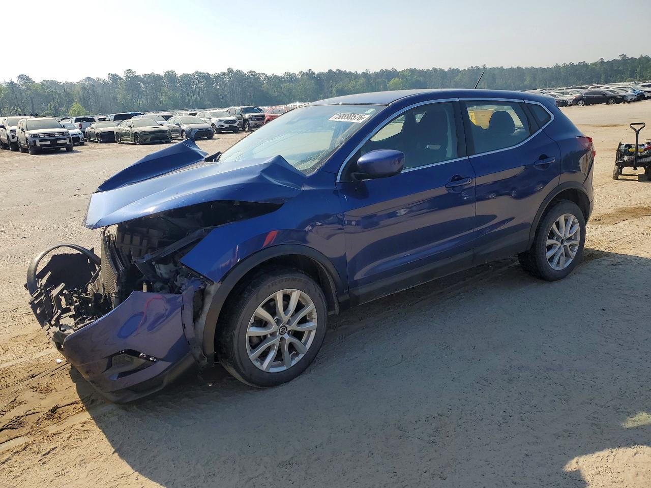 Salvage Nissan Rogue Image