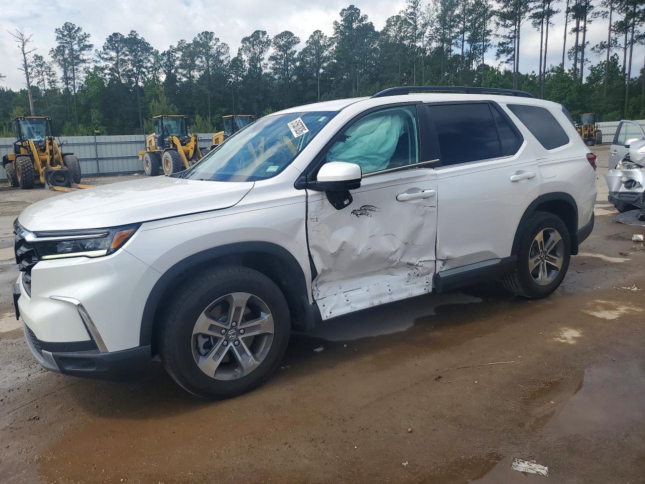 Salvage Honda Pilot Image