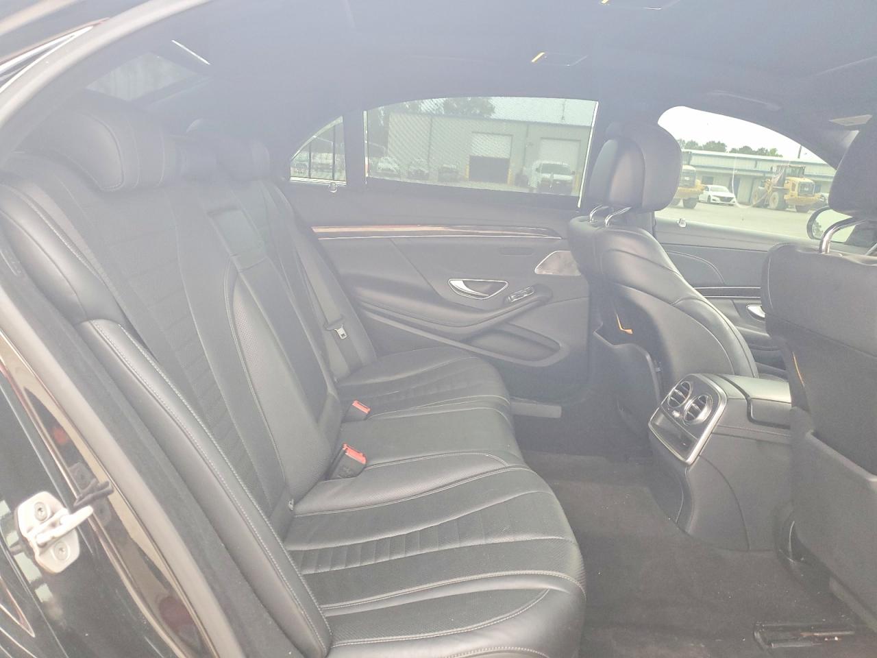 Mercedes-Benz S-Class 550