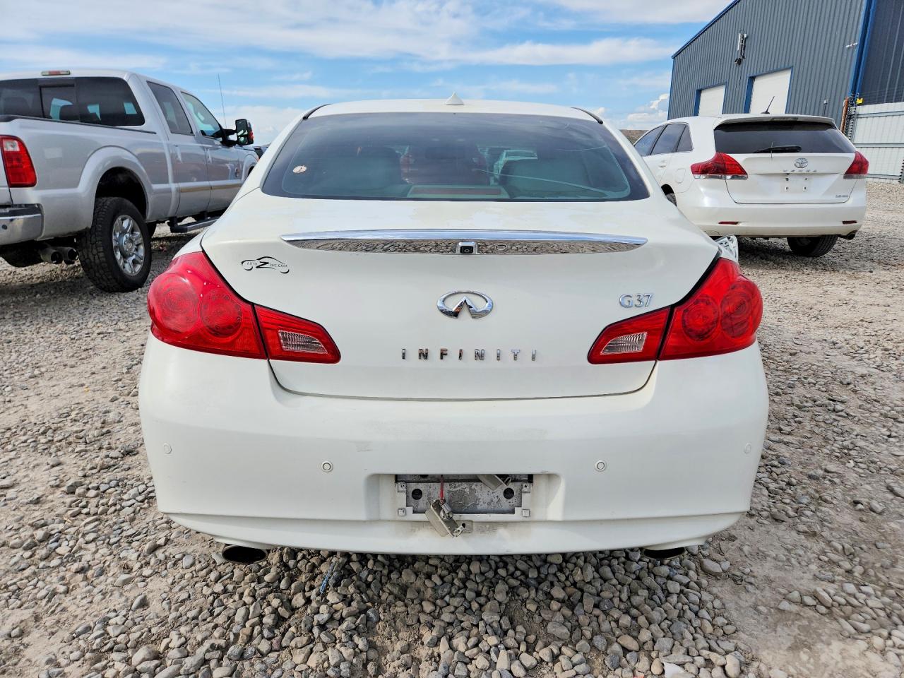 INFINITI G37 Journey