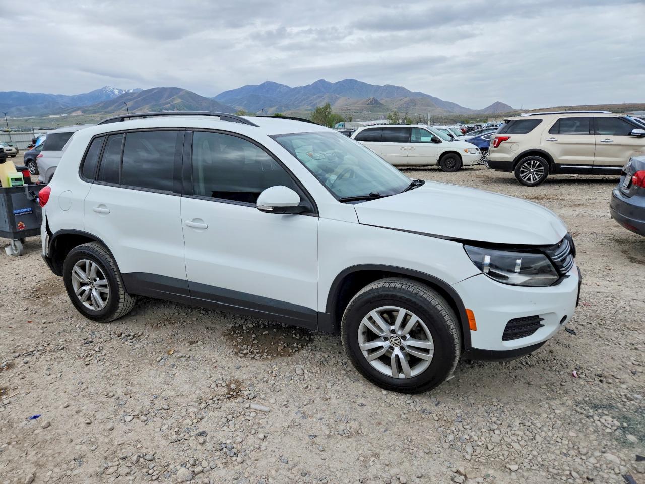 Volkswagen Tiguan S