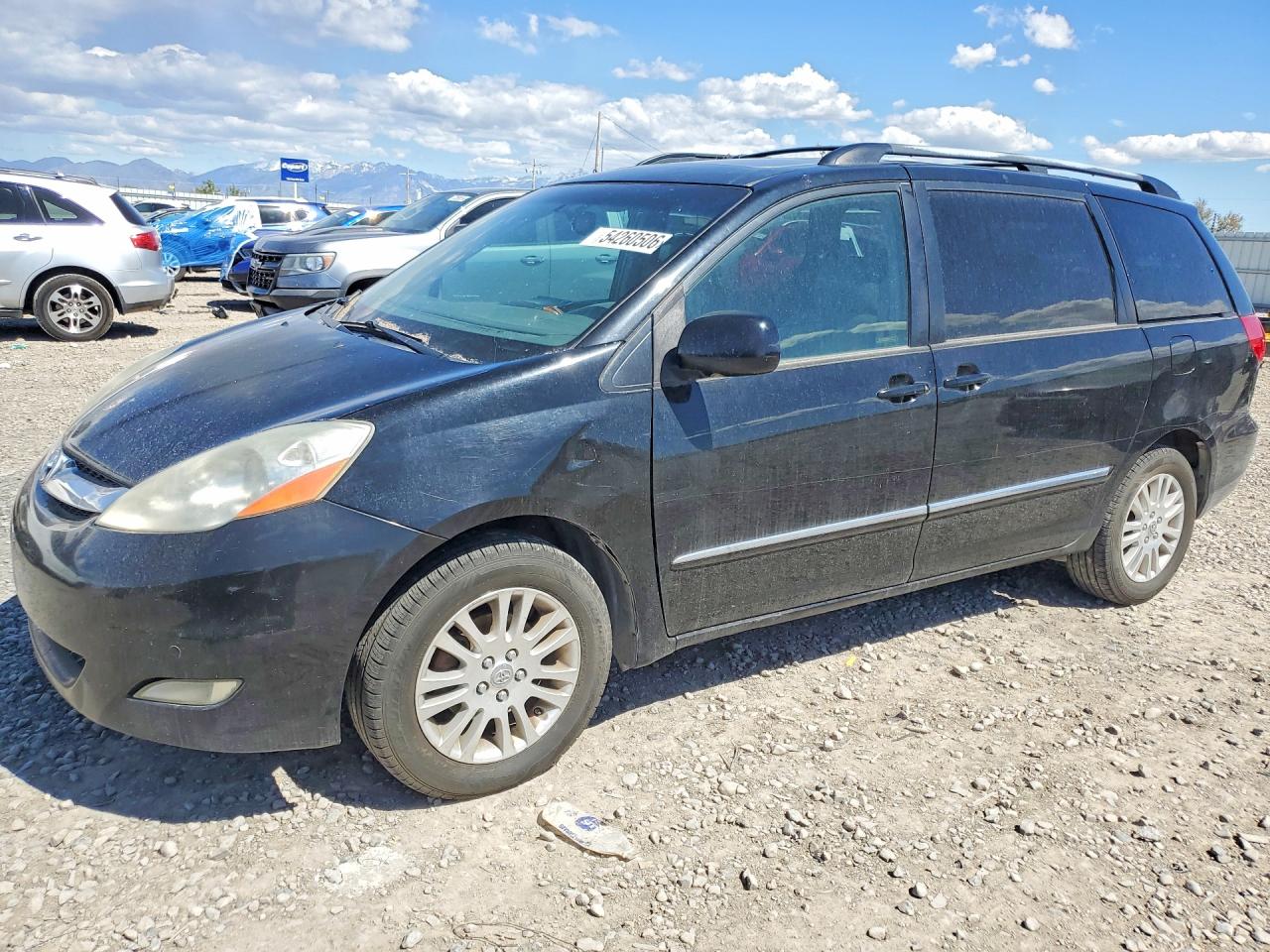 Salvage Toyota Sienna Image