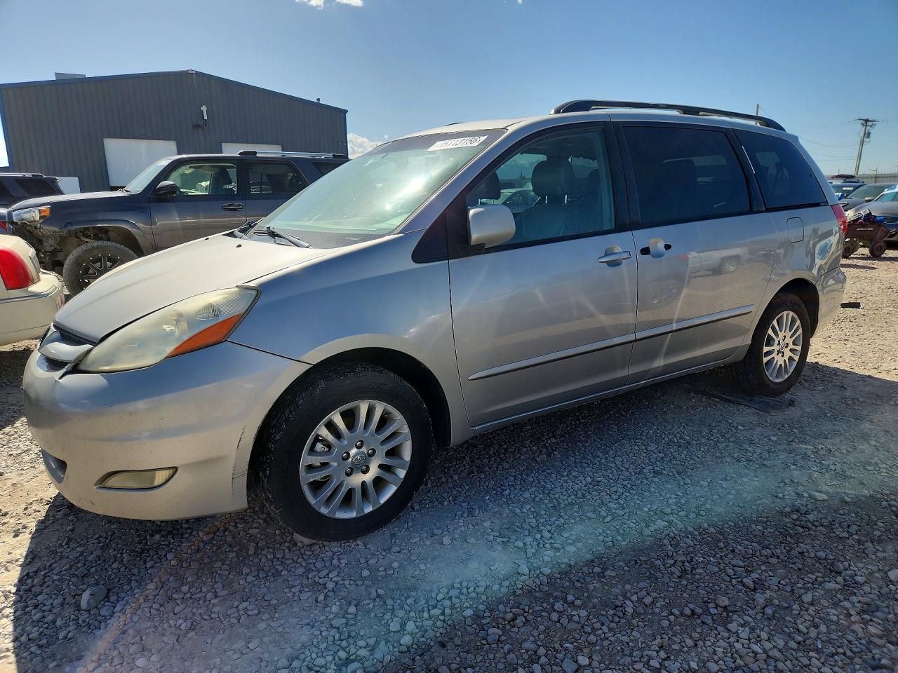 Salvage Toyota Sienna Image