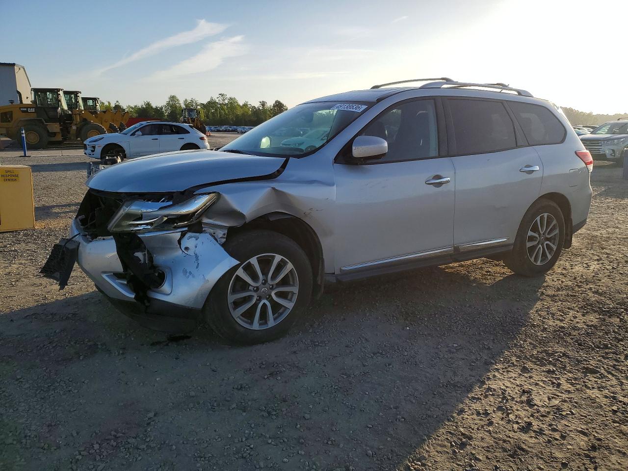 Salvage Nissan Pathfinder Image