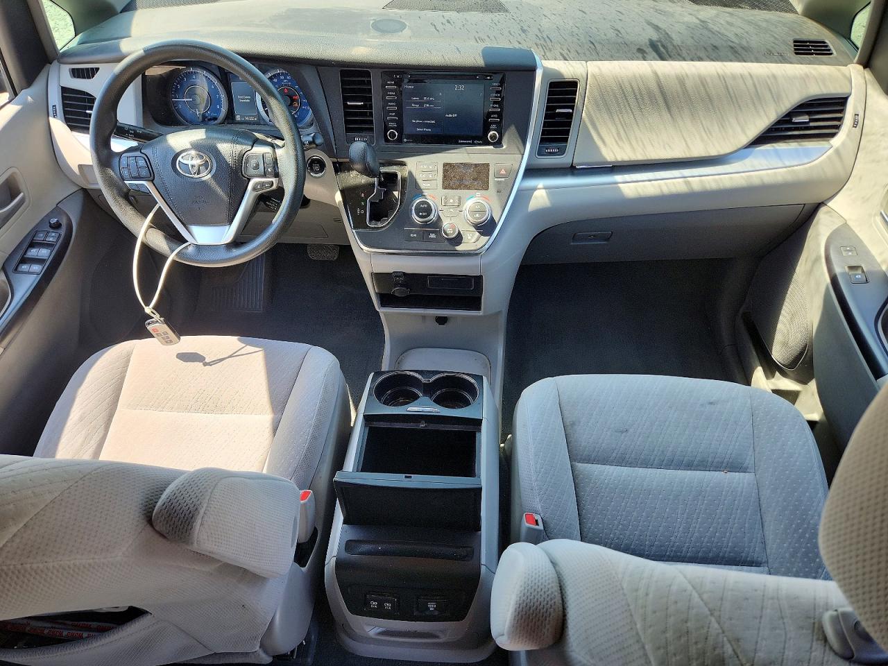 Toyota Sienna Le