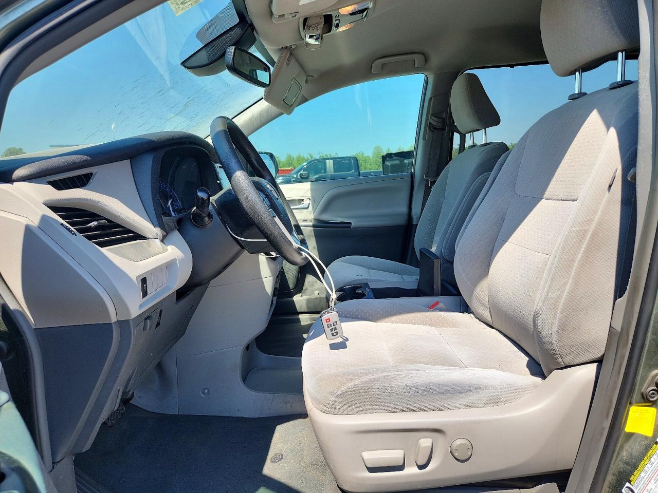 Toyota Sienna Le