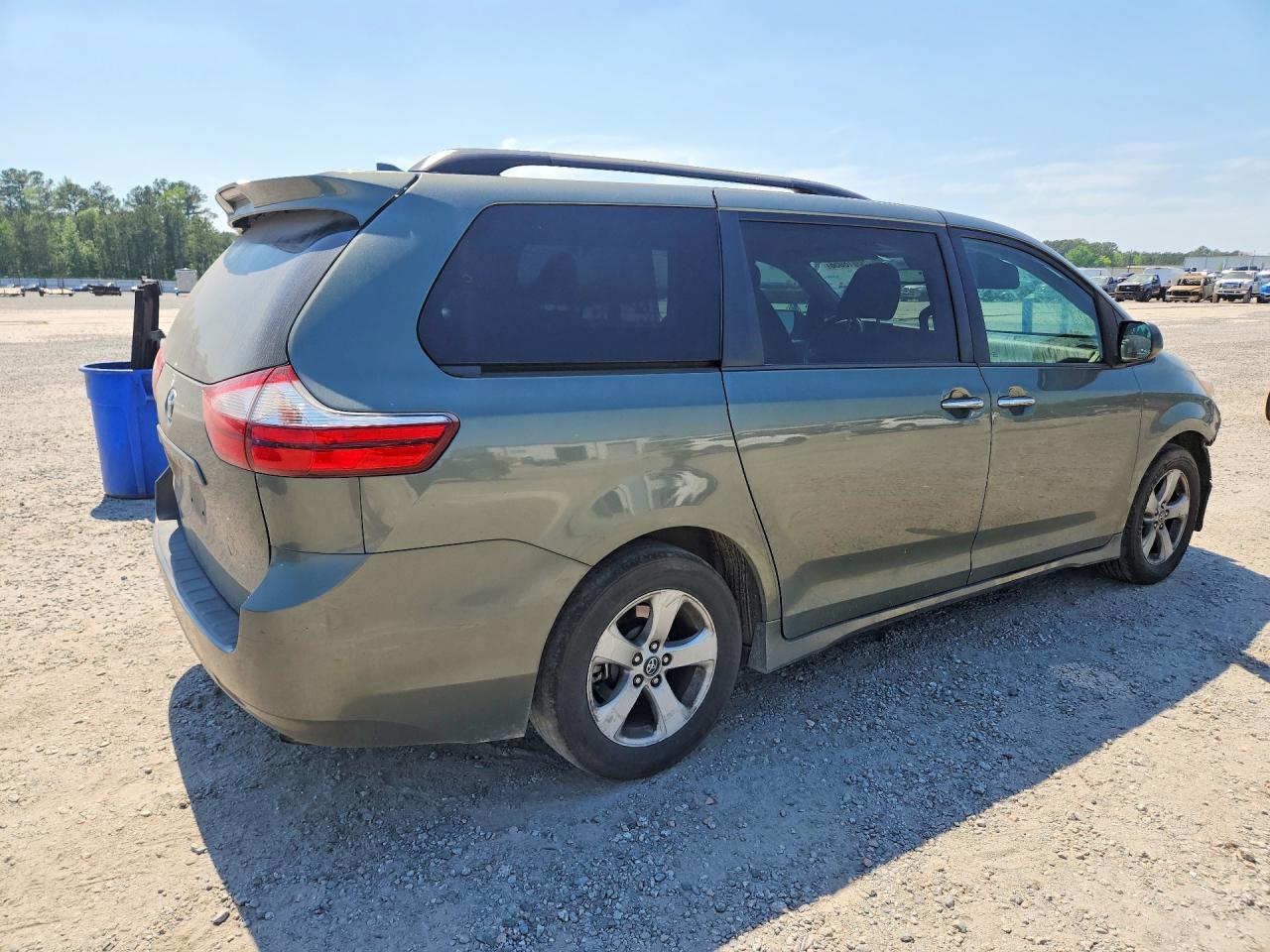Toyota Sienna Le