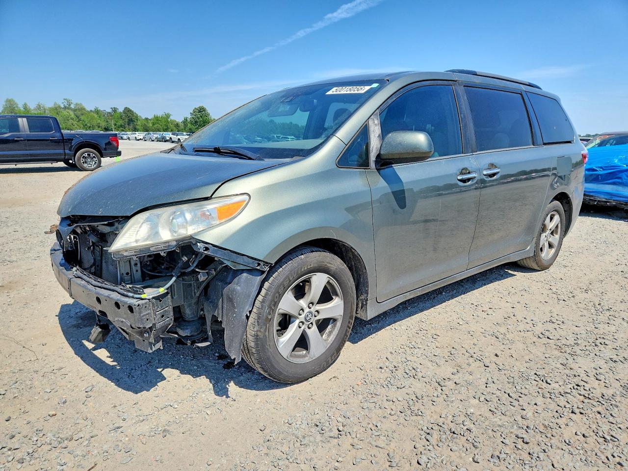 Salvage Toyota Sienna Image