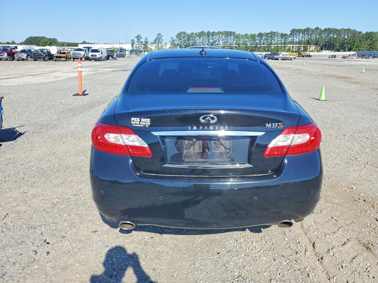 INFINITI M37 Base Base