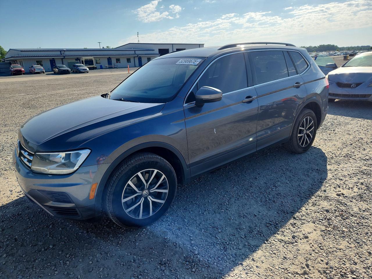 Salvage Volkswagen Tiguan Image