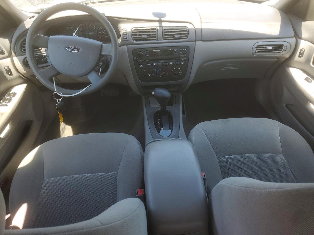 Ford Taurus Se