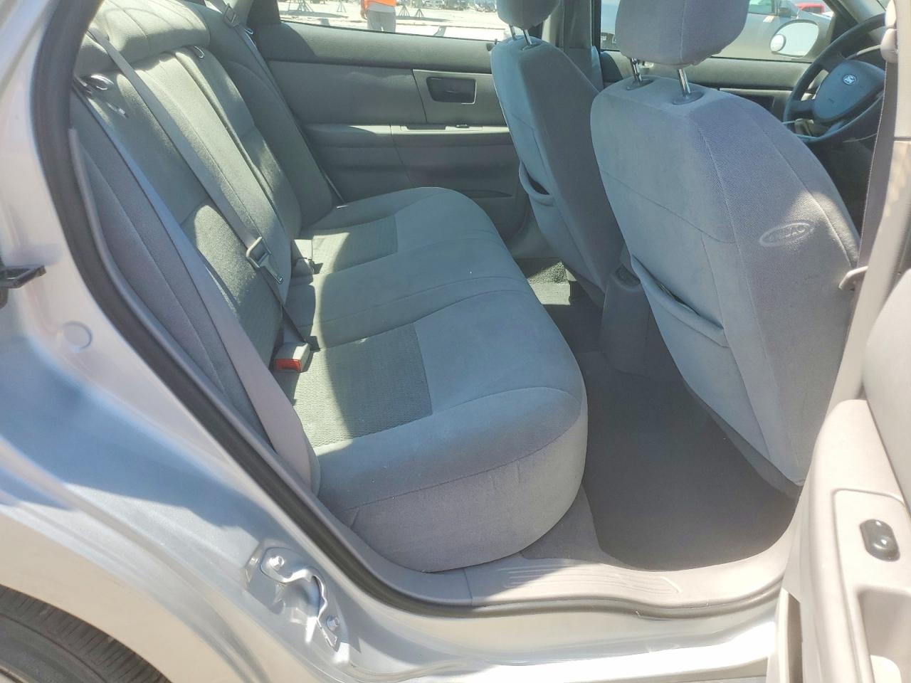Ford Taurus Se
