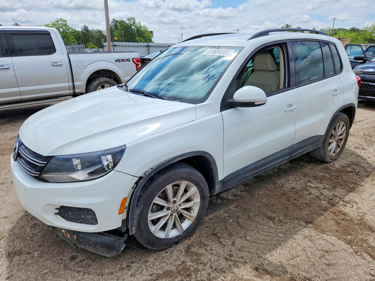 Salvage Volkswagen Tiguan Image