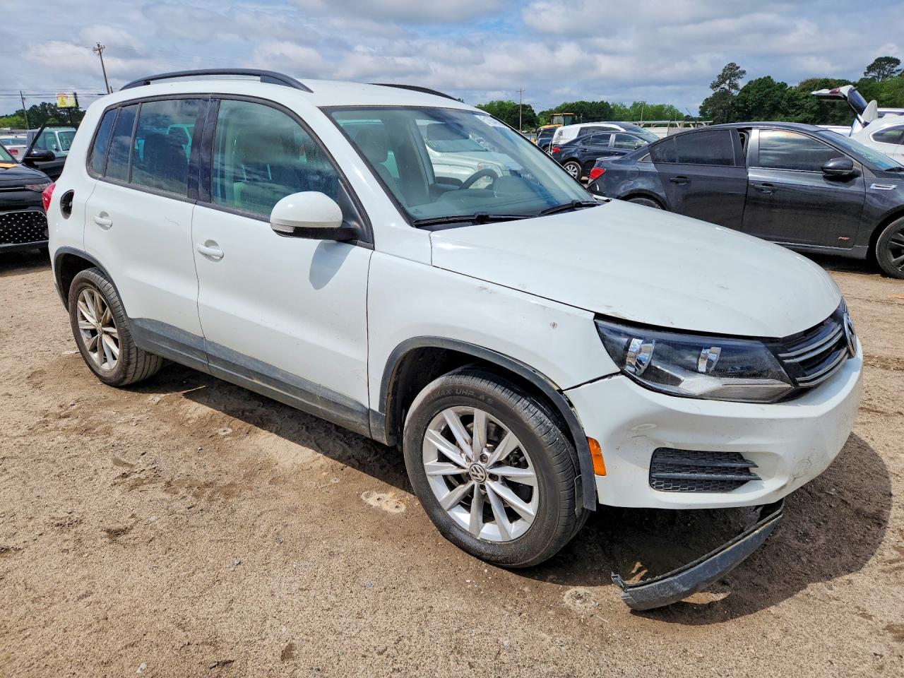 Volkswagen Tiguan S