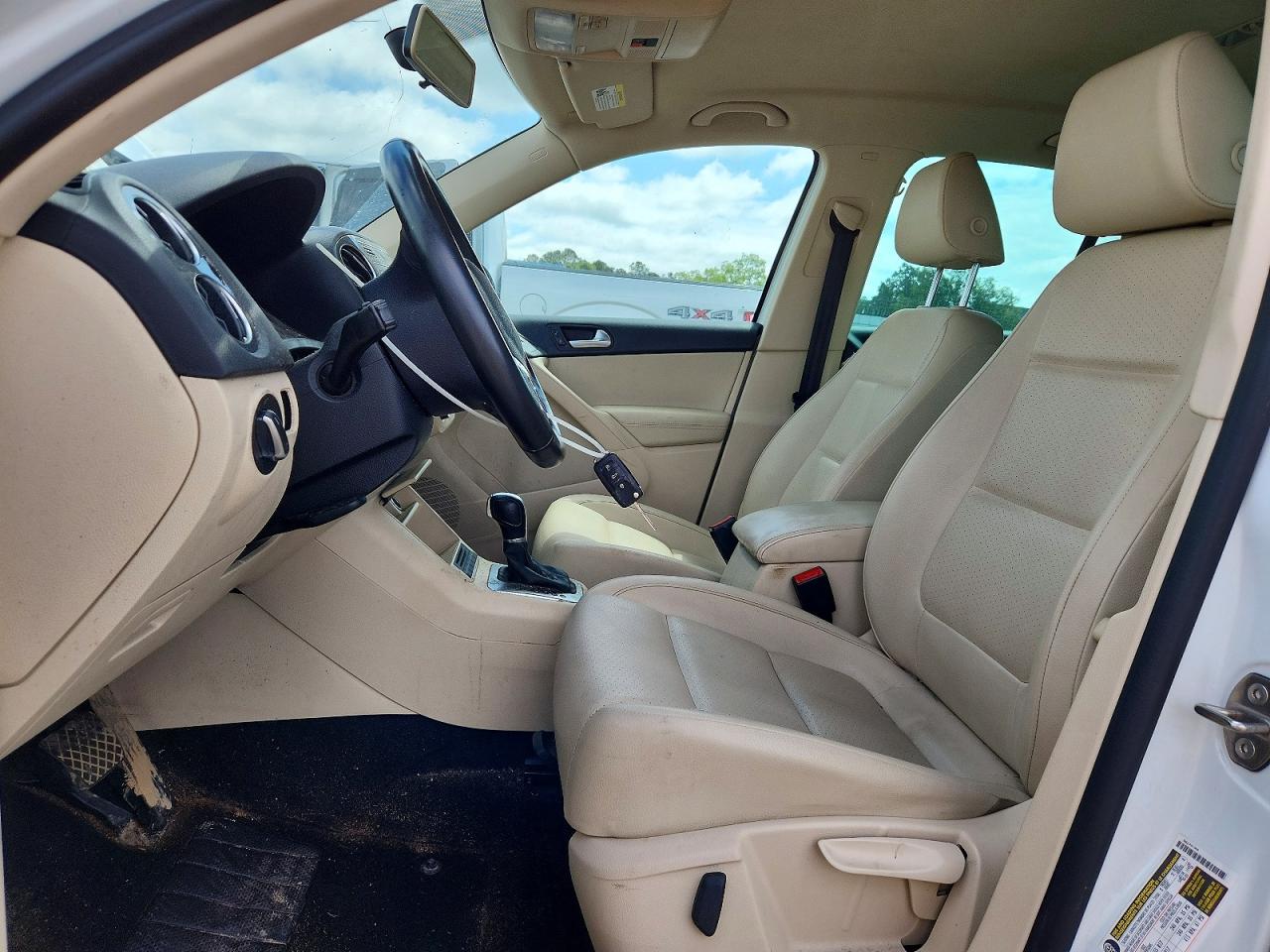 Volkswagen Tiguan S