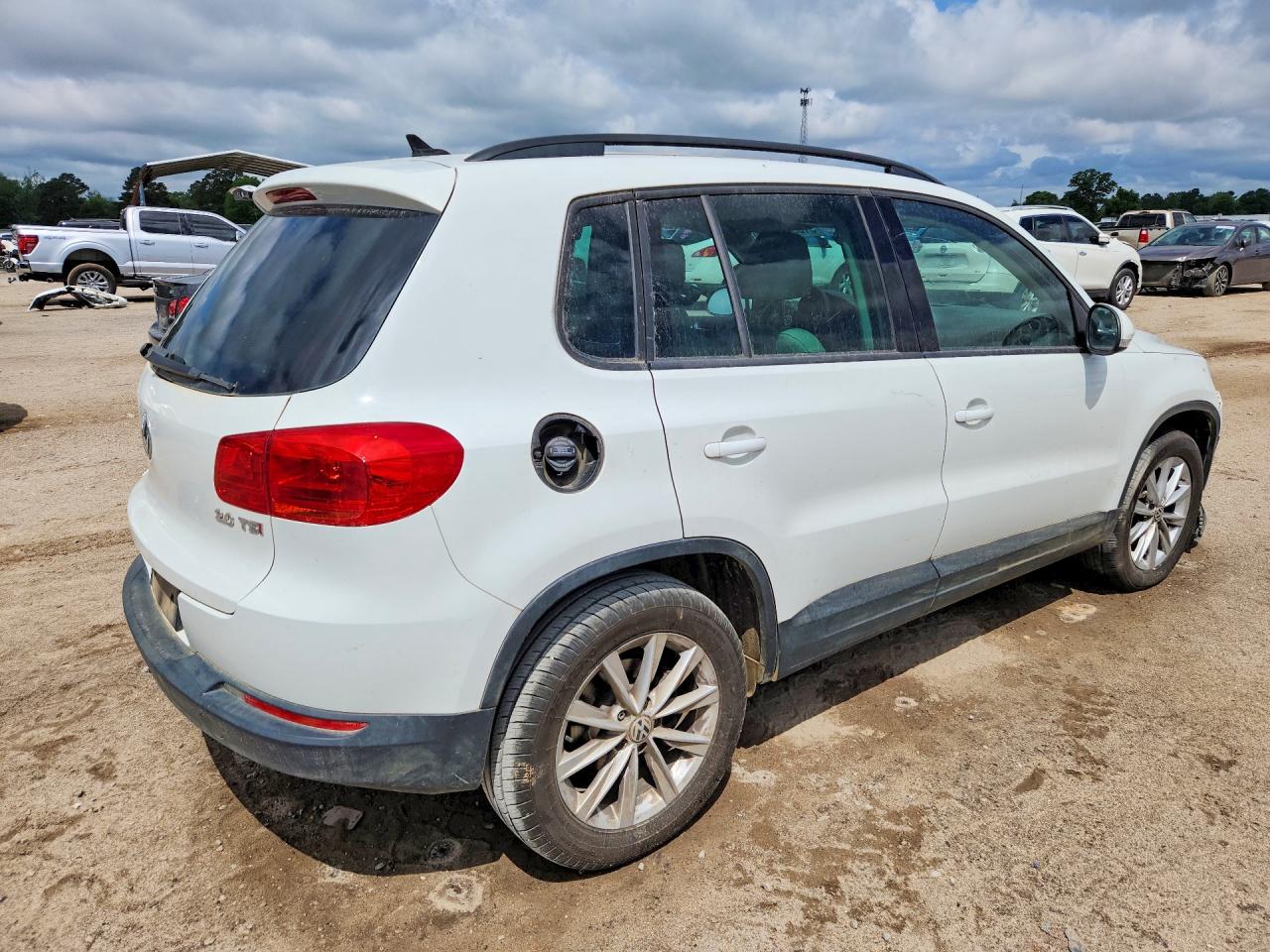 Volkswagen Tiguan S