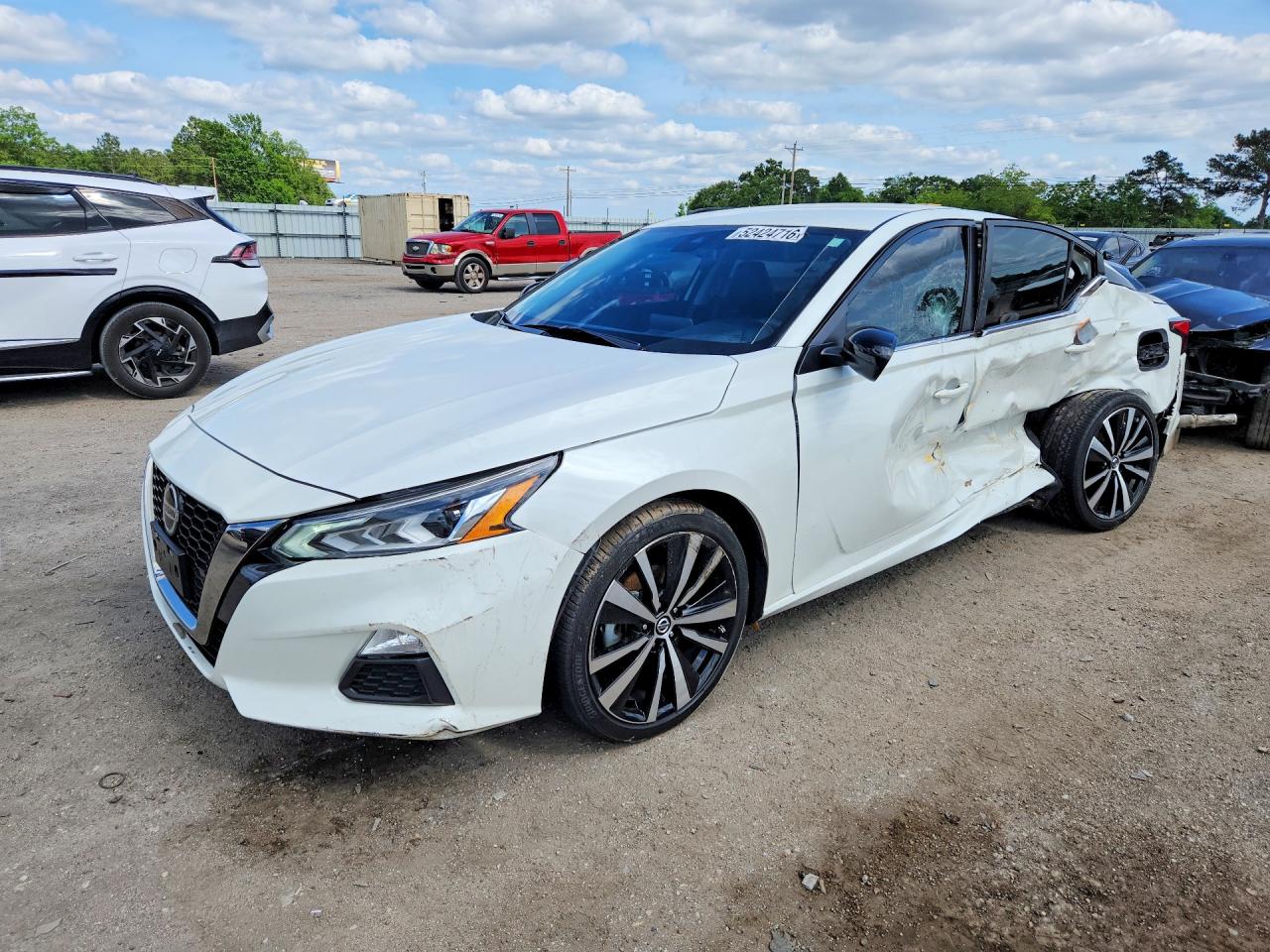 Salvage Nissan Altima Image