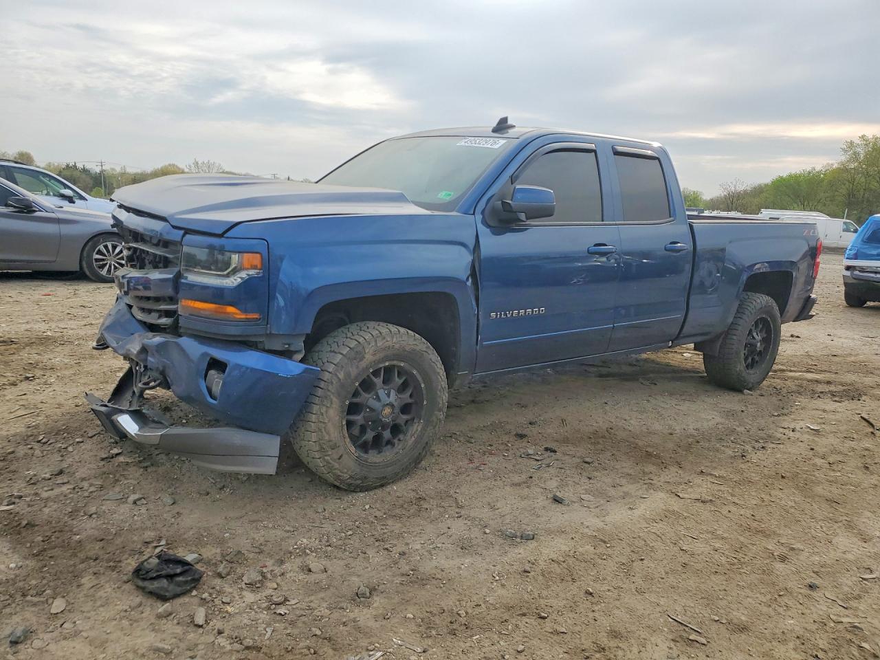 Salvage Chevrolet Silverado Image