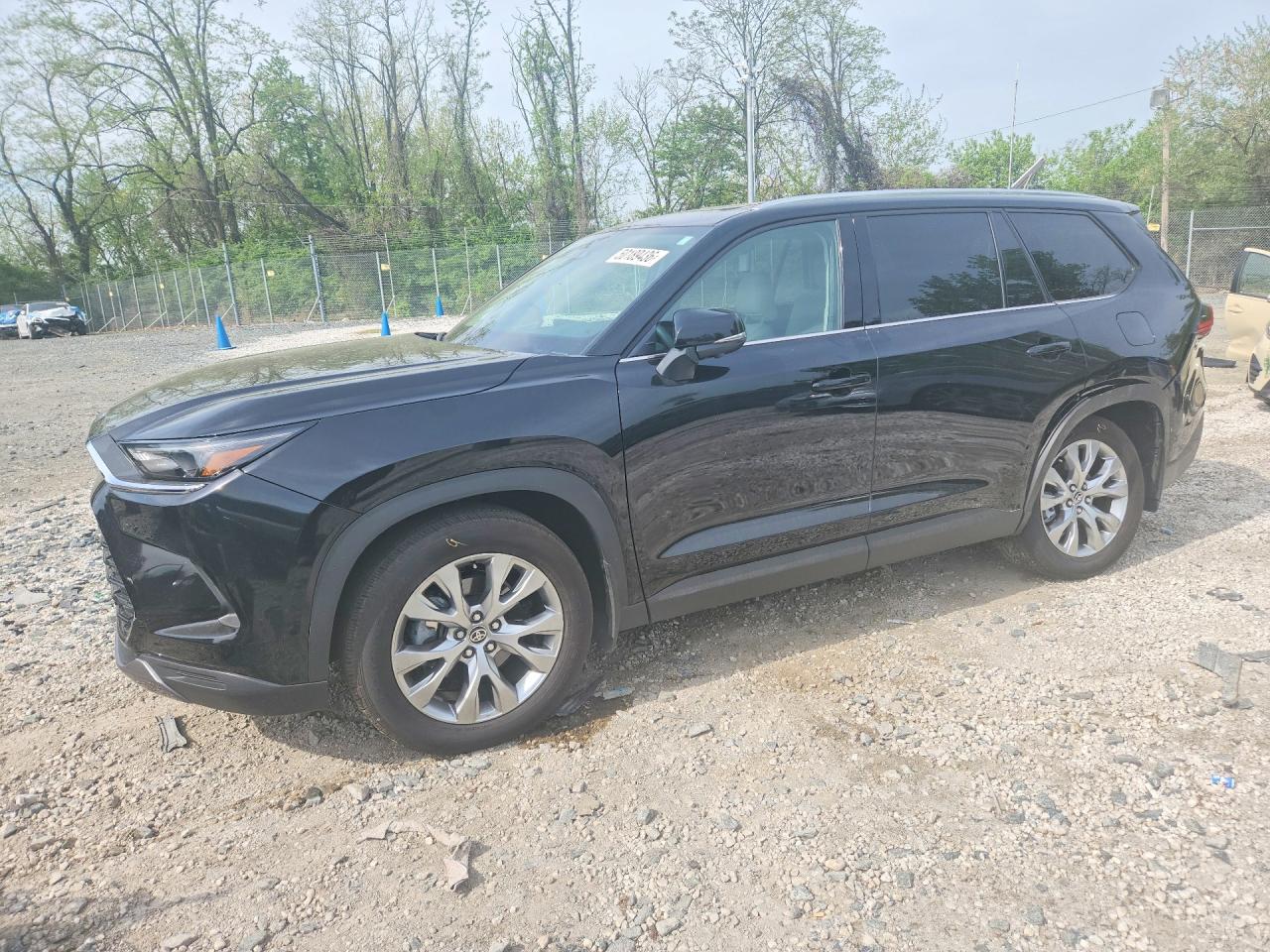 Salvage Toyota Grand High Image