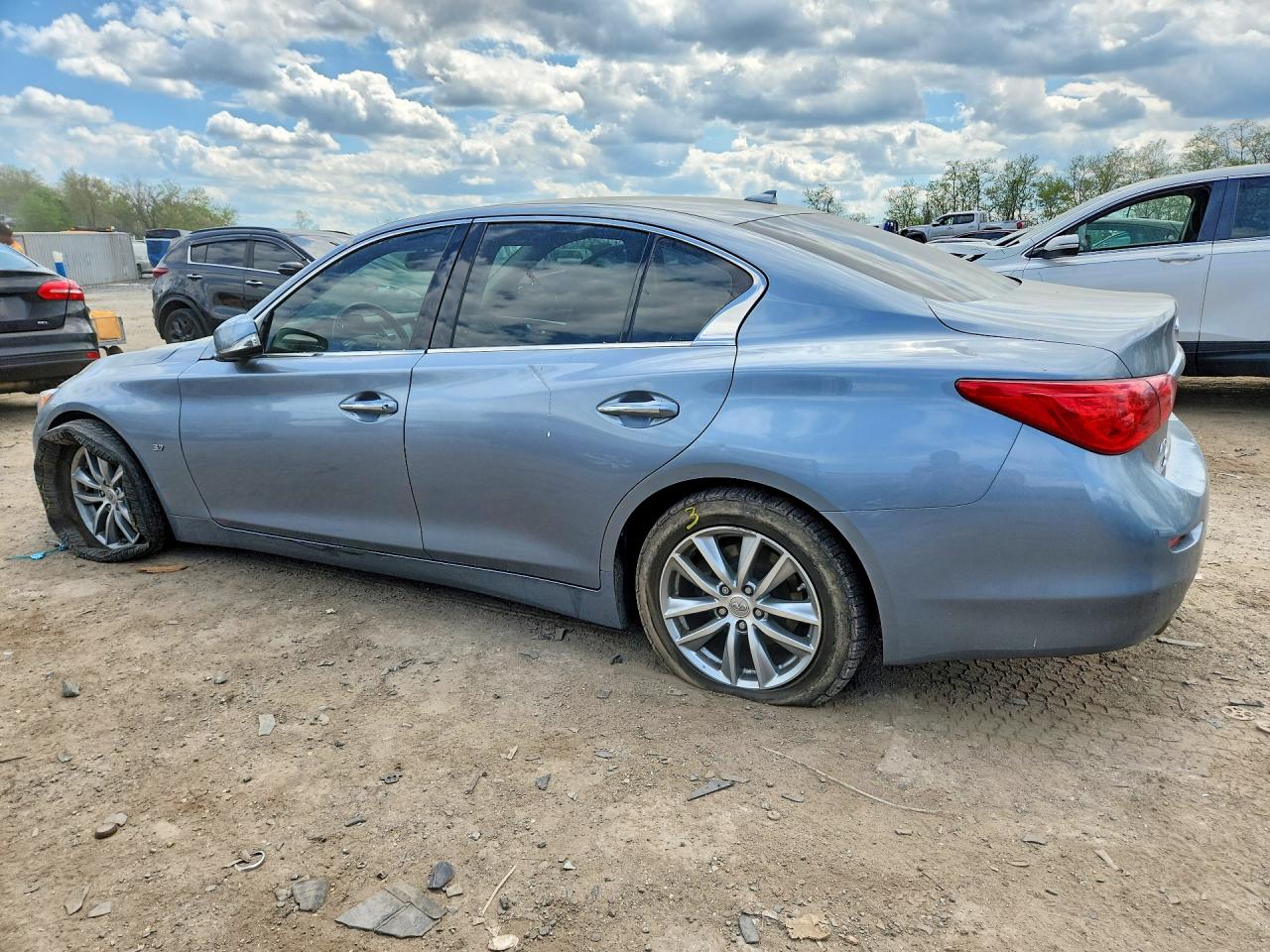 INFINITI Q50 Premium
