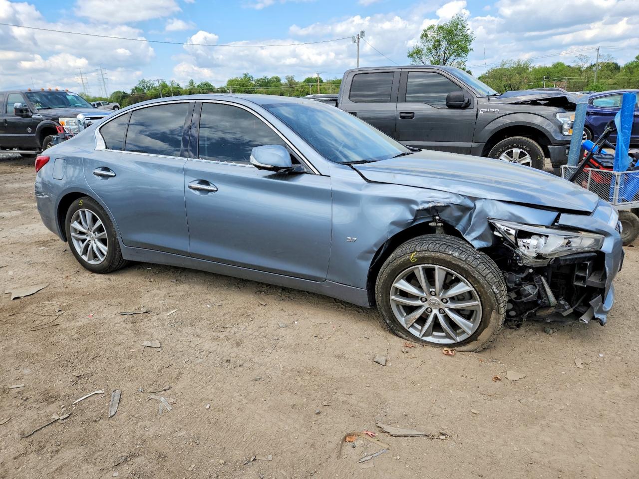 INFINITI Q50 Premium