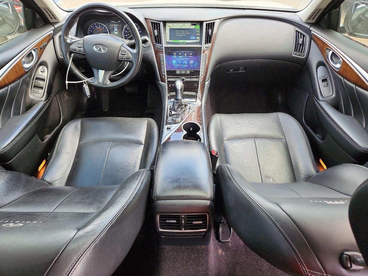 INFINITI Q50 Premium