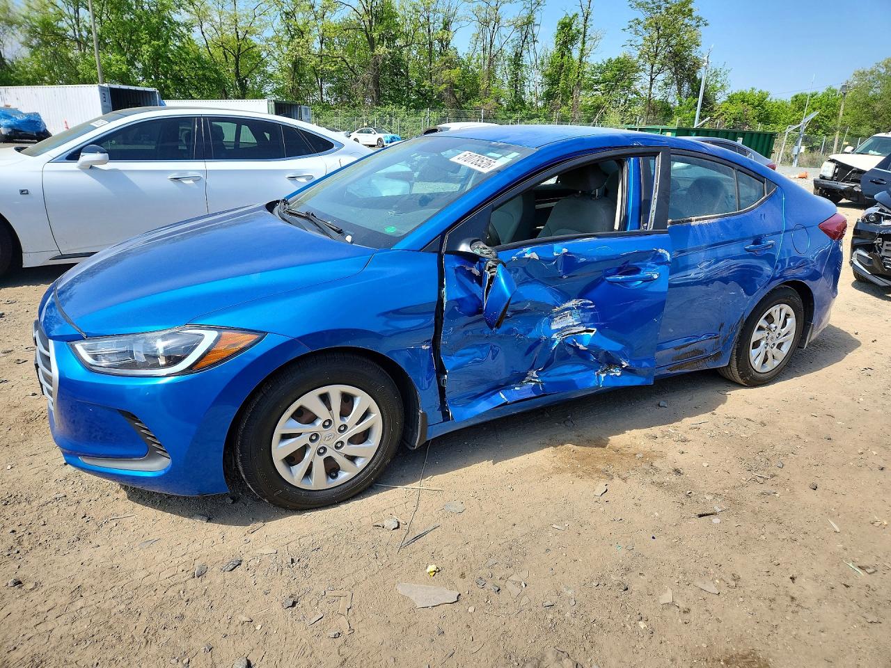Salvage Hyundai ELANTRA Image
