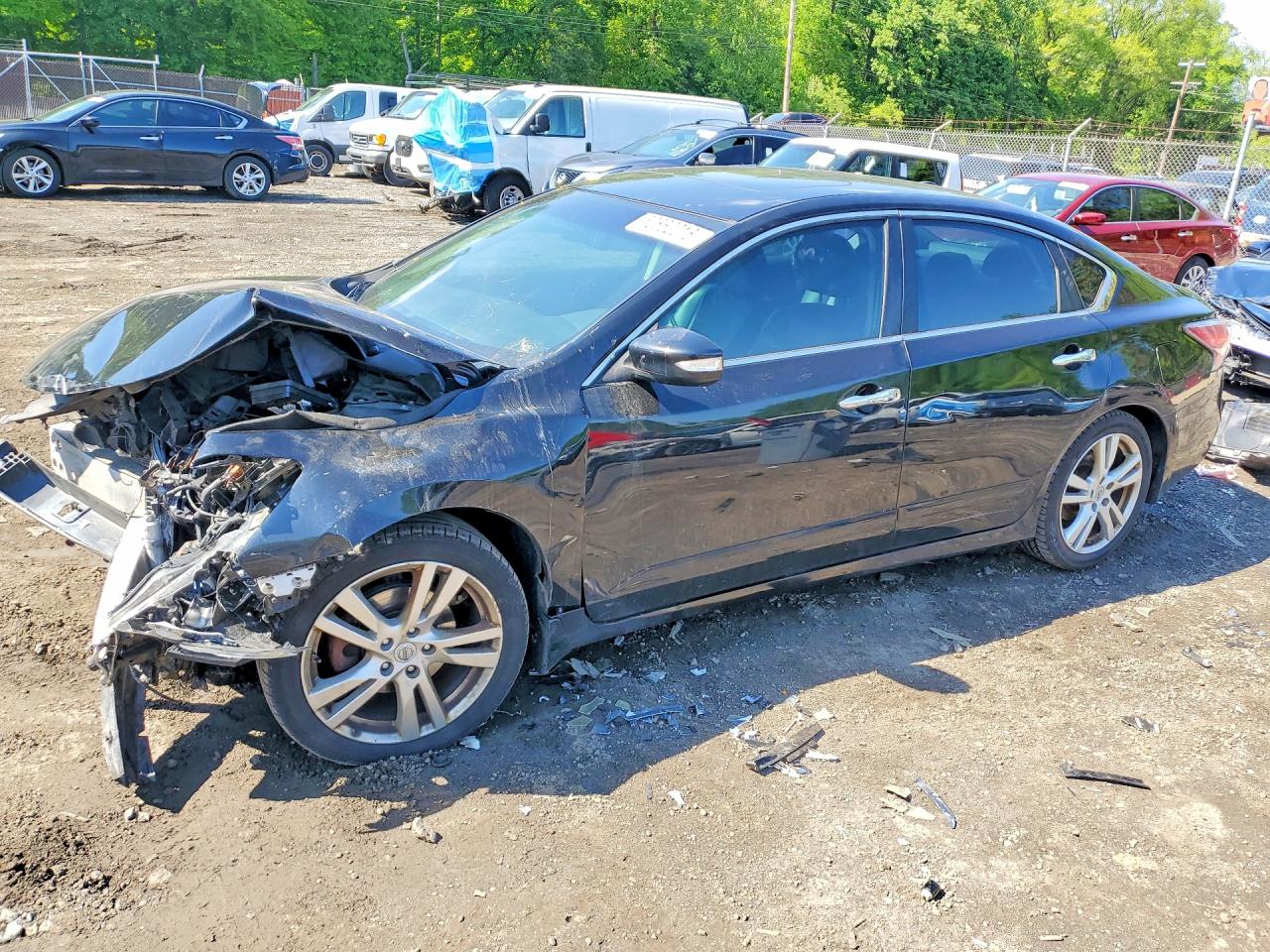 Salvage Nissan Altima Image