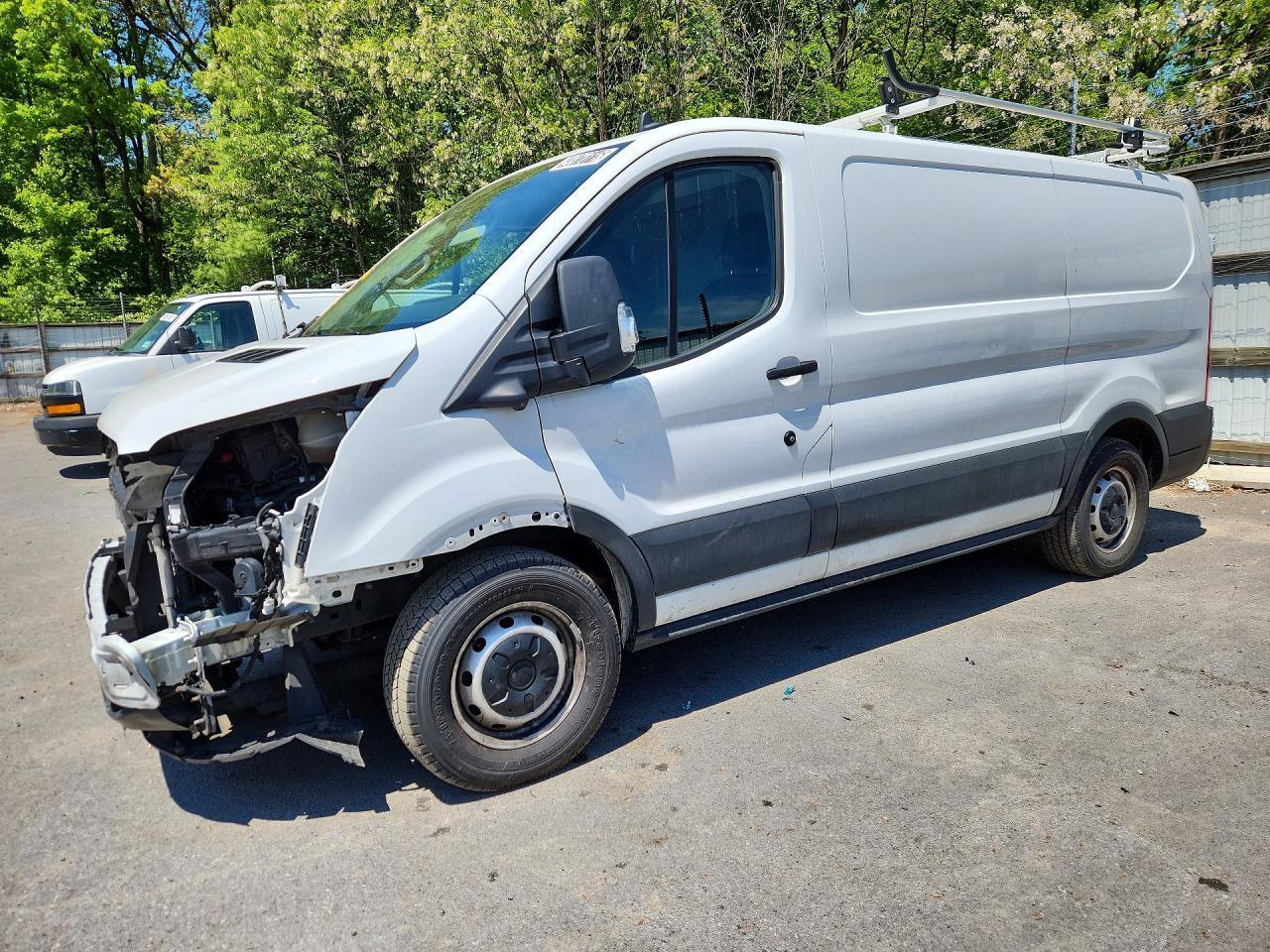 Salvage Ford Transit Image