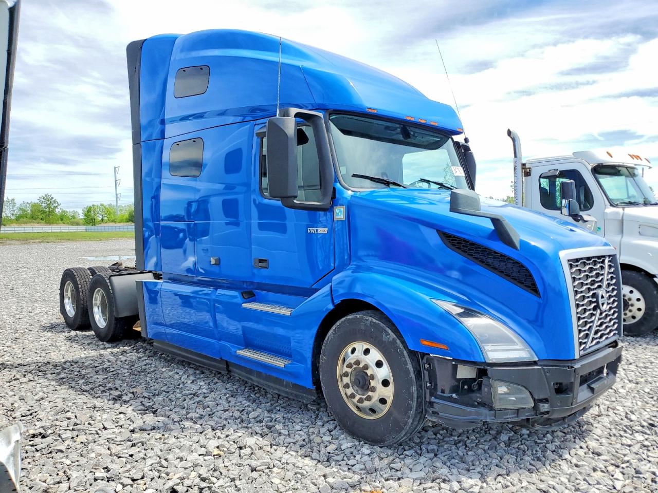 Salvage Volvo Vn Image