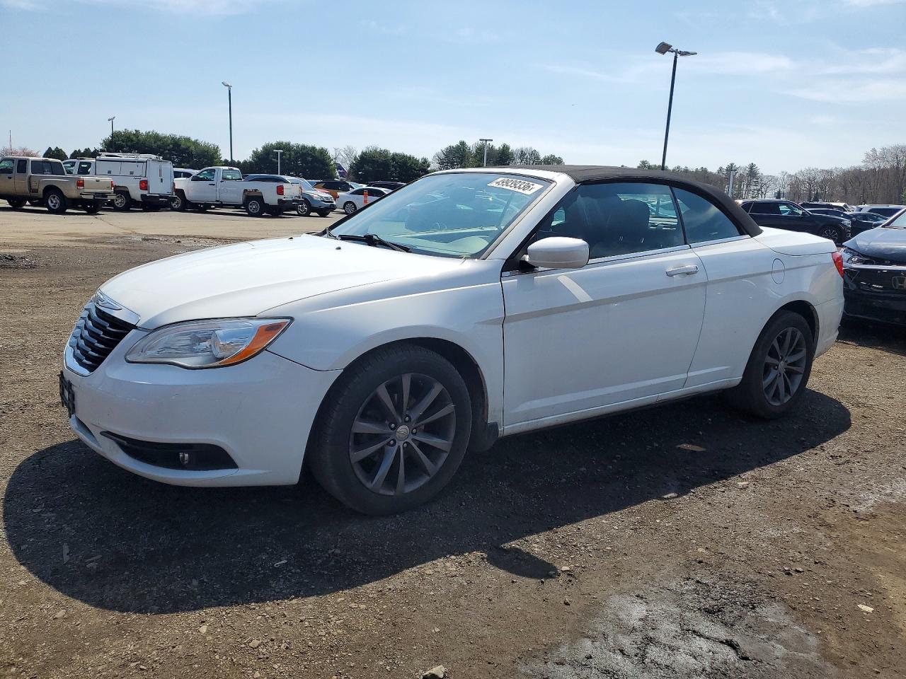 Salvage Chrysler 200 Image