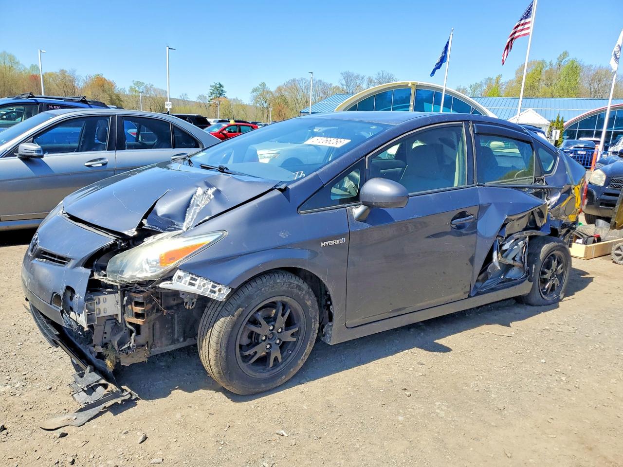 Salvage Toyota Prius Image