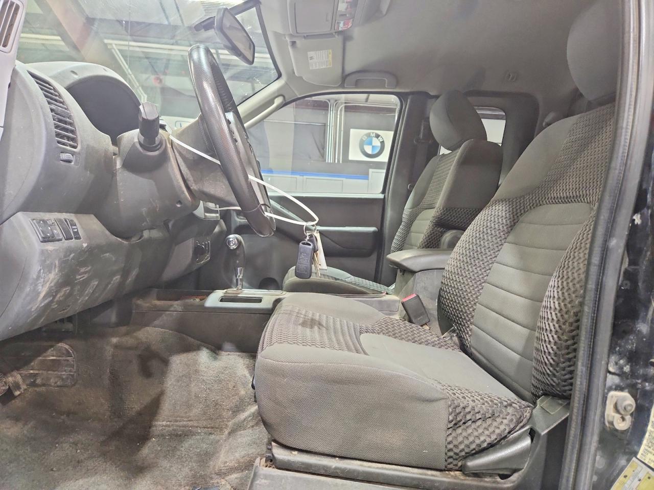 Nissan Frontier Sv V6