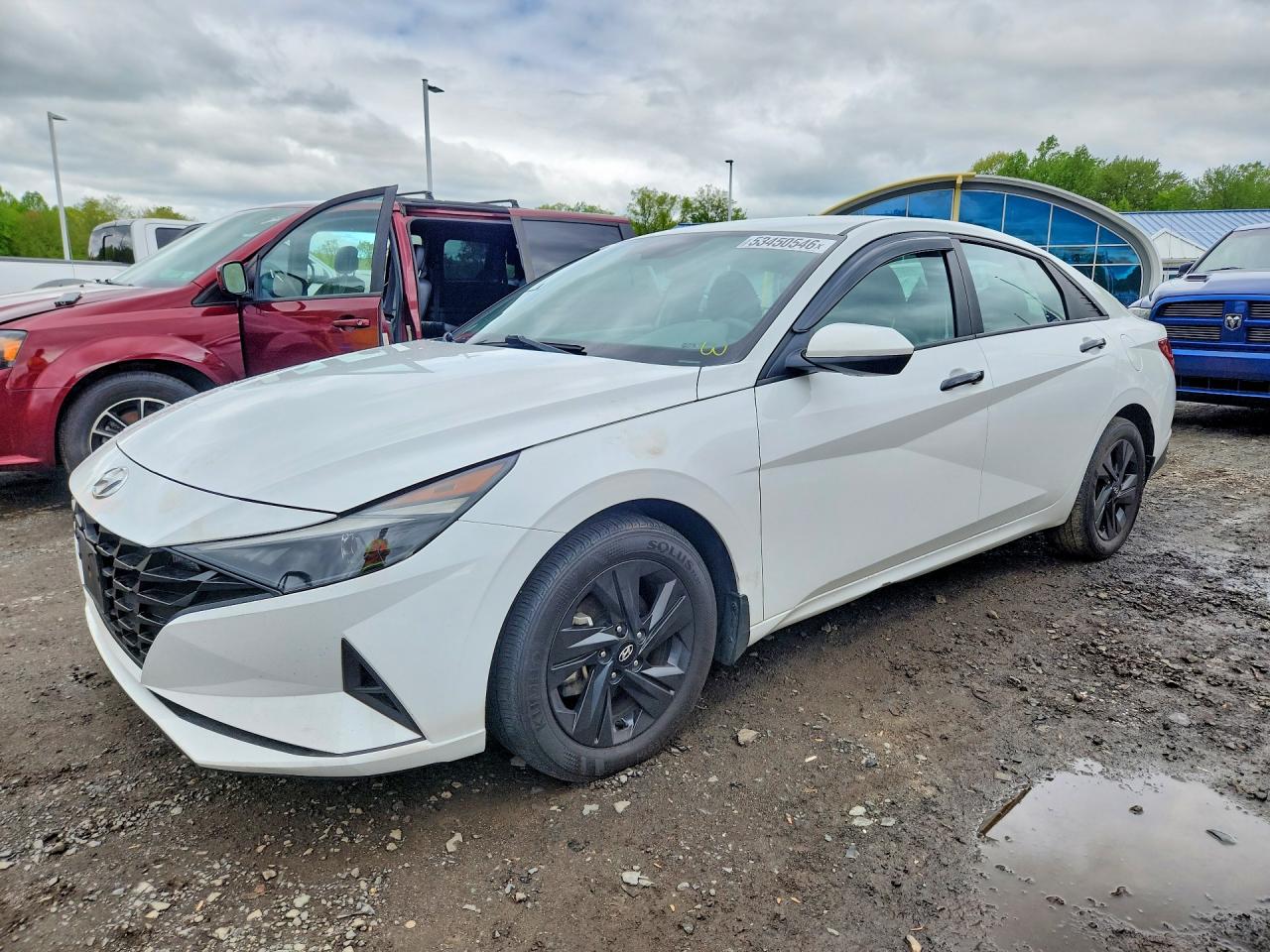 Salvage Hyundai ELANTRA Image