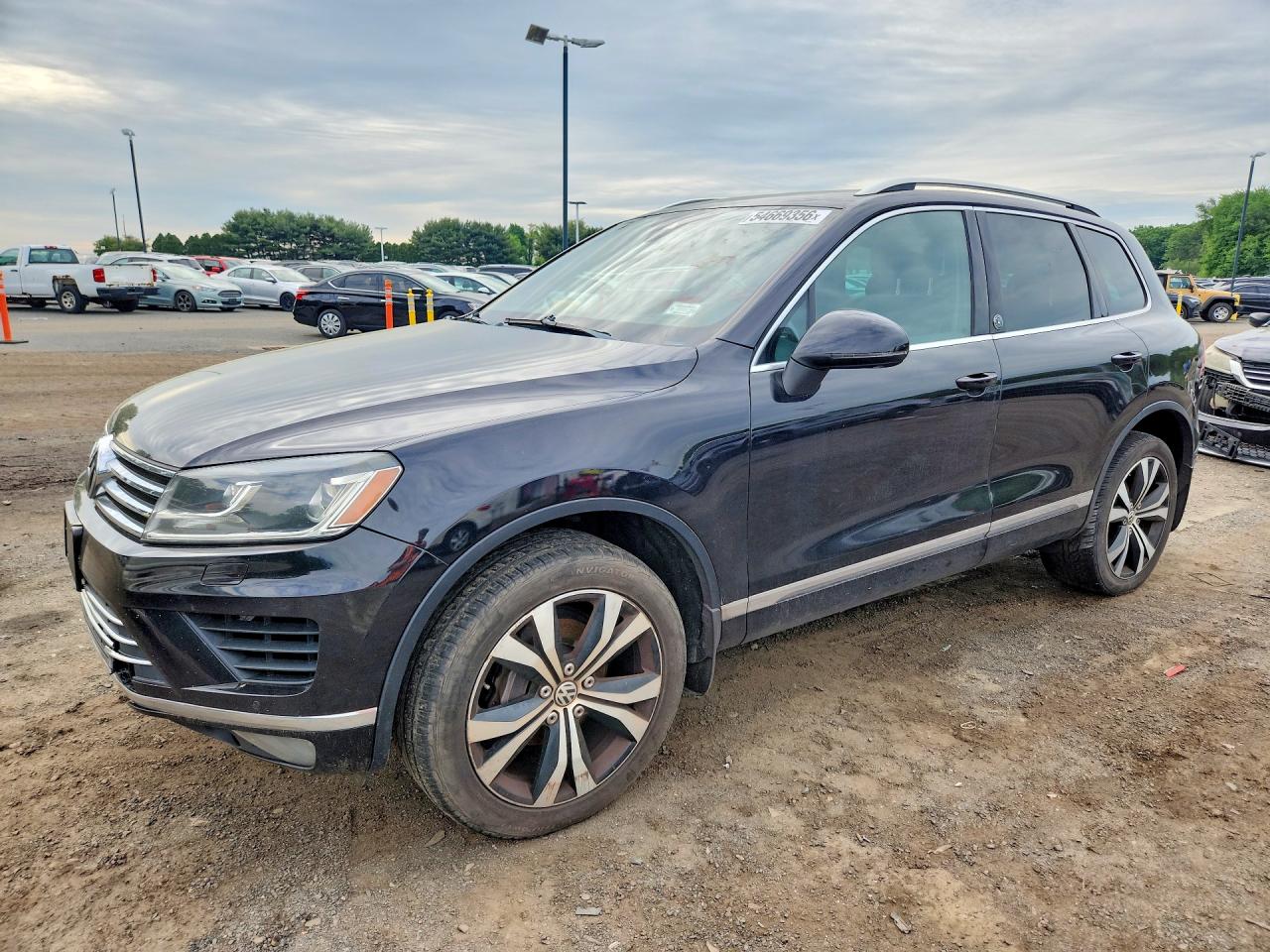 Salvage Volkswagen Touareg Image