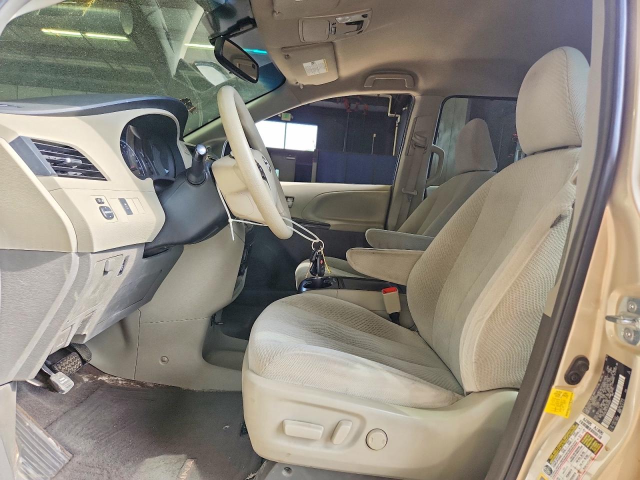 Toyota Sienna Le