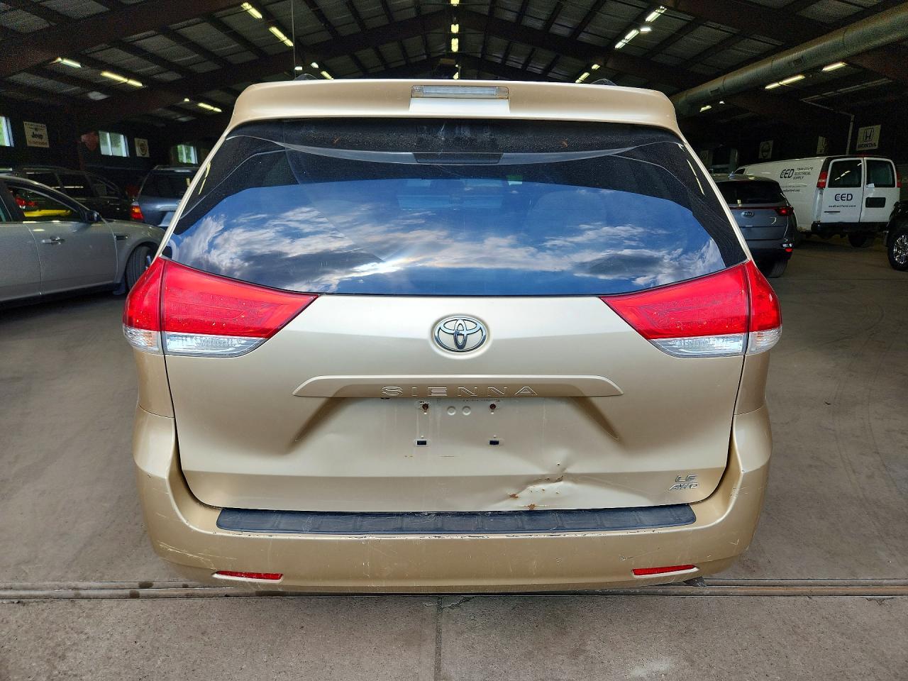 Toyota Sienna Le