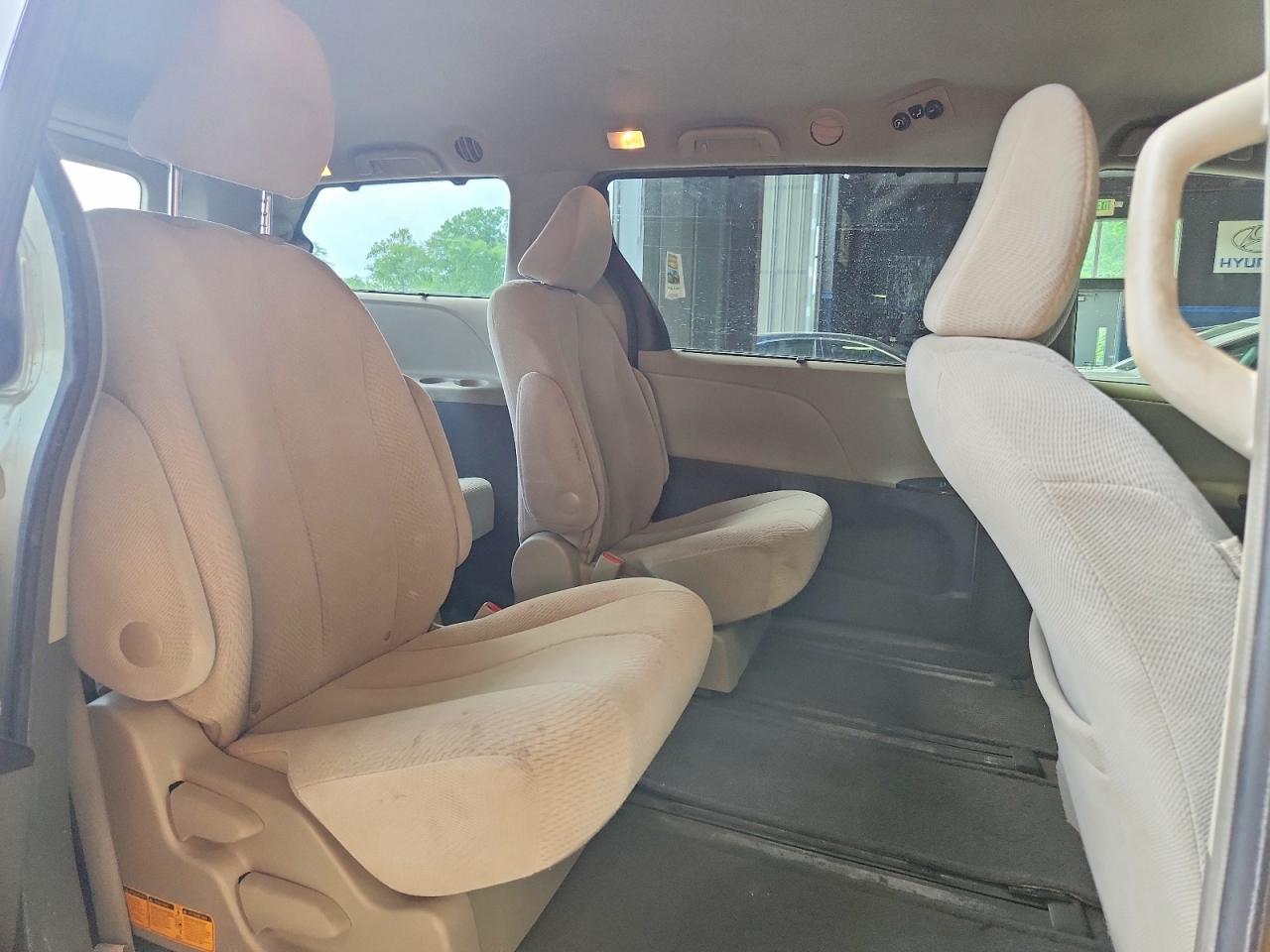 Toyota Sienna Le